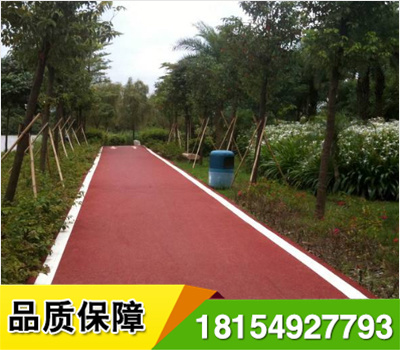 新疆雷辰恒星承接停車位劃線、道路熱熔劃線、市政道路劃線.