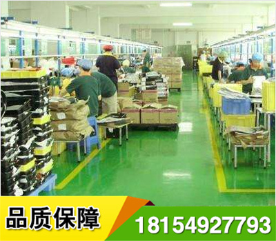 車間倉庫、劃線施工不用噴涂機械,熱熔機械,地面涂膠后直接粘貼,立即可以通車,野外施工簡便,經(jīng)久耐用,標線邊緣整齊,作圖剪字方便,長期使用之平均造價低于所有標線漆價格.高速路一